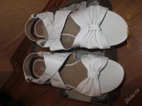 Лот: 2490272. Фото: 2. новые Белые коженые босоножки... Женская обувь