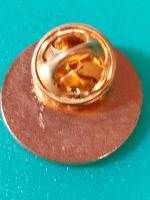 Лот: 25037825. Фото: 3. Значок. Выпускник Кежемского района... Коллекционирование, моделизм