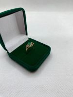 Лот: 21641232. Фото: 2. Золотое кольцо с зеленым камнем... Ювелирные изделия, бижутерия, часы
