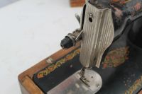 Лот: 10604040. Фото: 3. Швейная машинка ручная. Бытовая техника