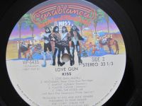 Лот: 6783250. Фото: 3. KISS "Love gun" 1977 год. Красноярск