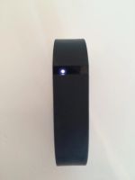 Лот: 6925505. Фото: 2. Фитнес-браслет Fitbit Flex. Обмундирование и экипировка