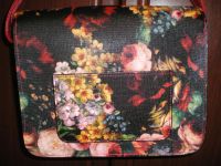 Лот: 3592784. Фото: 2. Сумка с цветами и красным ремешком. Аксессуары