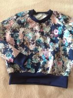 Лот: 6804012. Фото: 2. Яркий свитшот с цветочным рисунком. Женская одежда