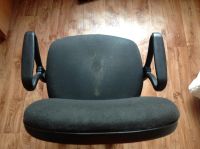 Лот: 7344001. Фото: 7. Стул(кресло) офисный. С дефектом...