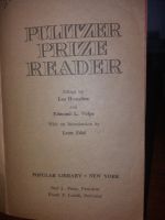 Лот: 15650991. Фото: 4. Книга.Pulitzer prize reader.на...