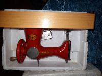 Лот: 16988509. Фото: 2. Раритет СССР швейная машинка детская. Мелкая бытовая техника