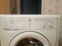 Лот: 12725801. Фото: 4. Стиральная машина Indesit wisl... Красноярск
