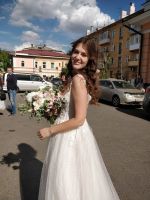 Лот: 11879992. Фото: 5. Свадебное платье 44 размер с красивой...
