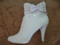 Лот: 1192060. Фото: 2. Оригинальные сапожки белые демисезонные... Женская обувь