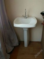 Лот: 840055. Фото: 2. Раковина с педьесталом, кронштейном... Сантехника, водопровод
