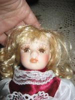 Лот: 16147841. Фото: 4. Кукла фарфоровая с подставкой. Красноярск