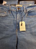 Лот: 22162104. Фото: 6. Женские джинсы Levis 721 HIGH...