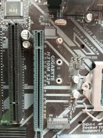 Лот: 21431135. Фото: 2. Материнская плата GigaByte H310M... Комплектующие