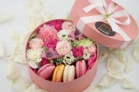 Лот: 7452433. Фото: 4. FlowerBox с макарунами (роза... Красноярск