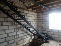 Лот: 18628885. Фото: 2. Лестница с поворотной площадкой... Срубы и конструкции