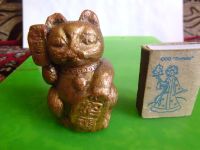 Лот: 25124873. Фото: 2. Сувенир Кот золотой с иероглифами. Сувениры