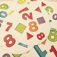 Лот: 11253927. Фото: 3. Настольная игра "Доббль: Цифры... Дети растут