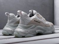 Лот: 17177011. Фото: 3. Кроссовки Balenciaga Triple S... Одежда, обувь, галантерея