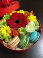Лот: 7121774. Фото: 4. FlowerBox с макарунами (гербера... Красноярск