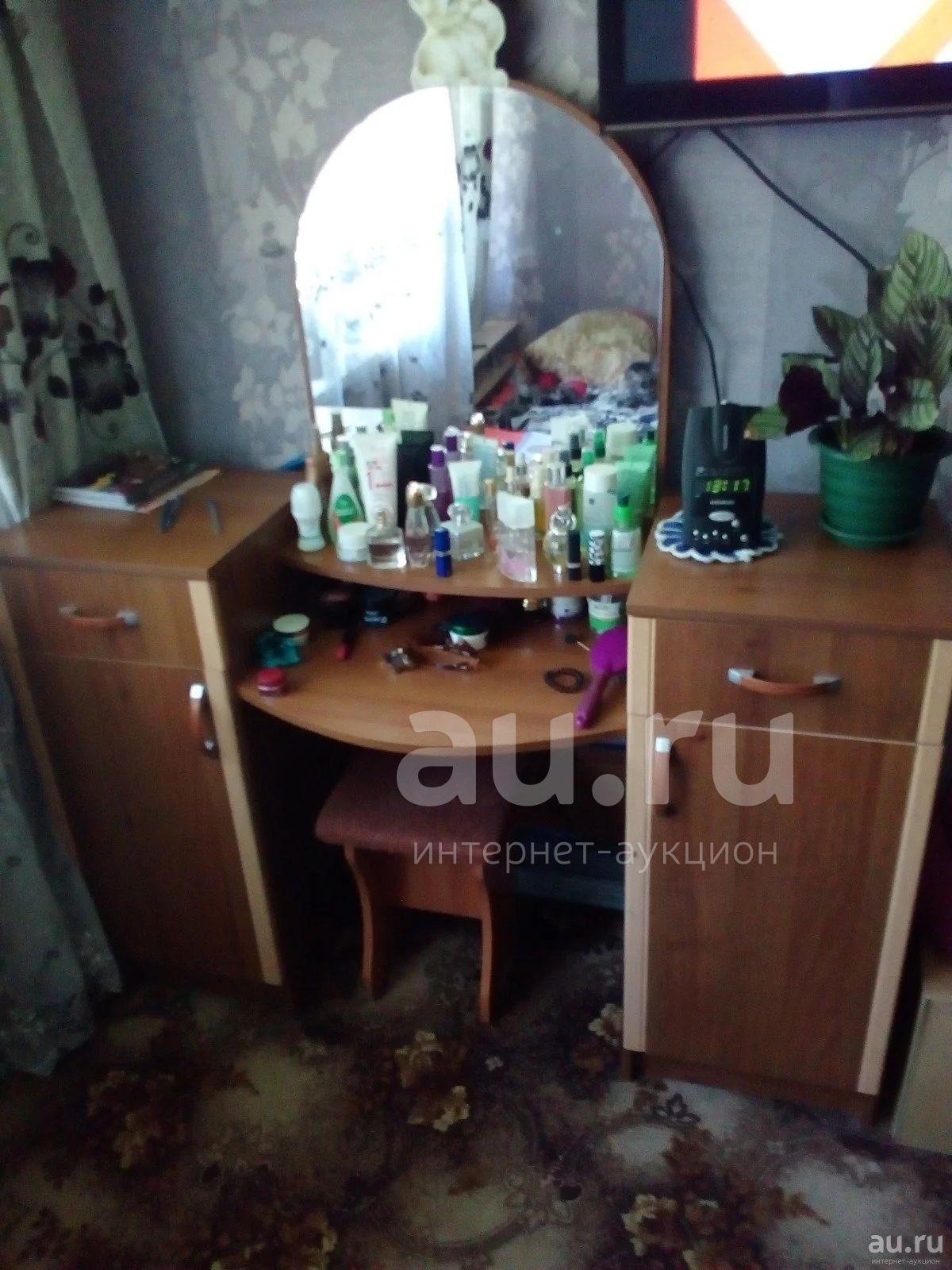 Туалетный столик — купить в Красноярске. Состояние: Б/у. Туалетные ...