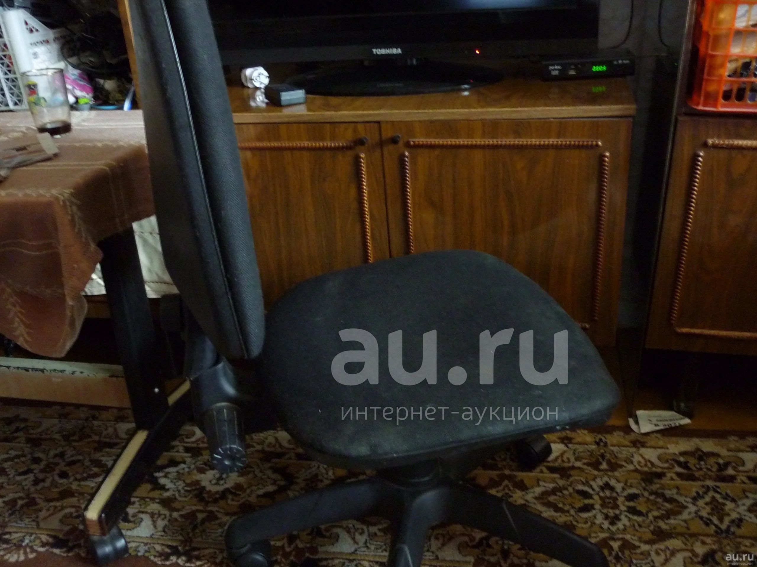Кресло офисное, на колесиках, б/у, неисправн. —  в Красноярске .