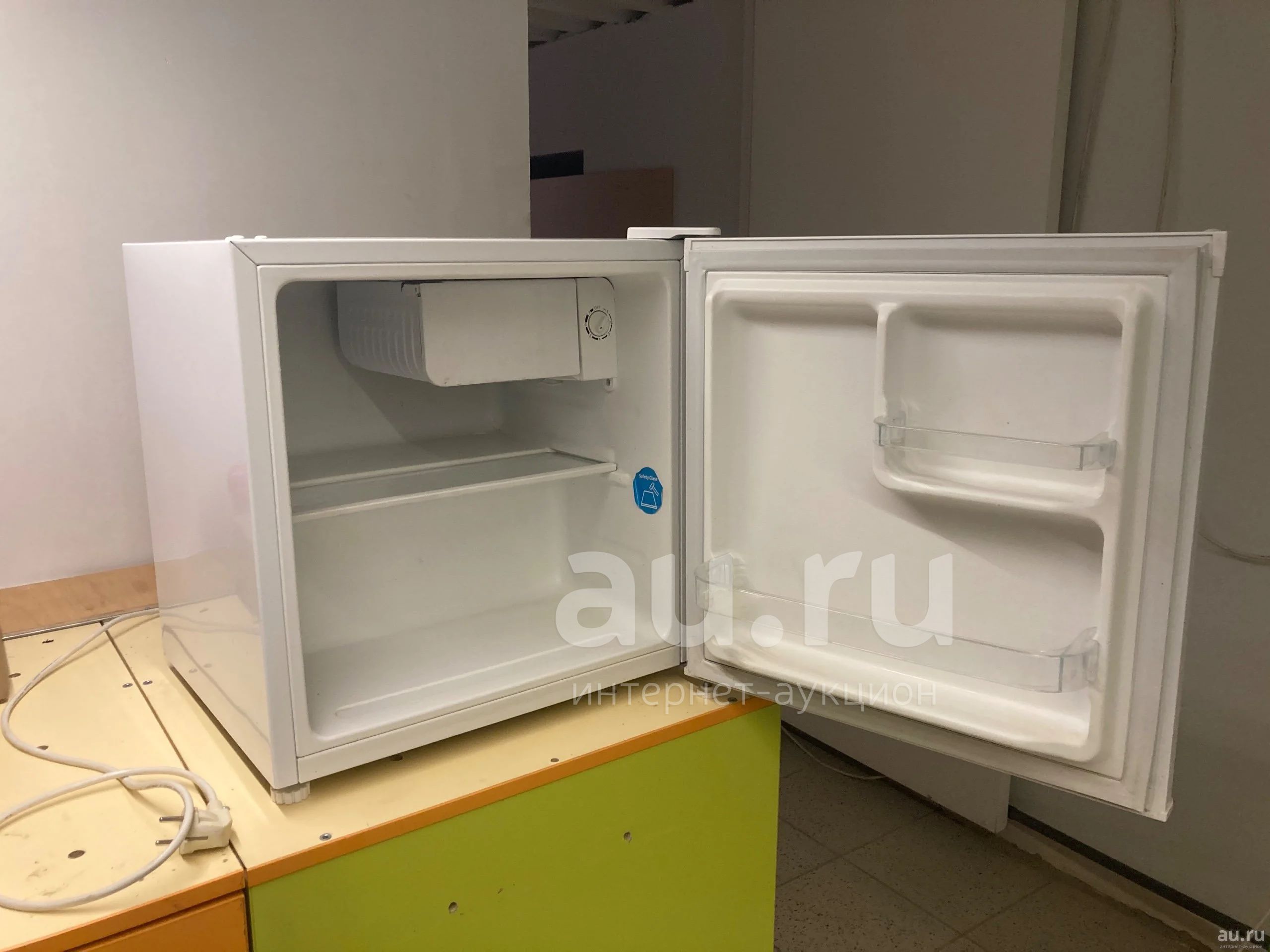 Холодильник Hansa FM050.4. White — купить в Красноярске. Состояние: Б/у ...
