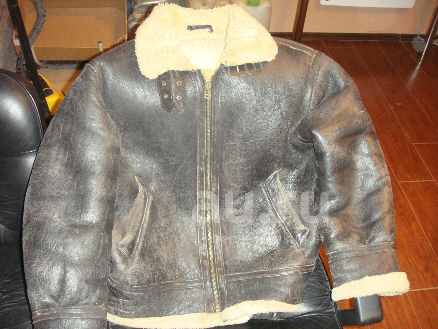 Куртка пилот 60 размер. Авито жен кожа на меху куртка 48-50. Авито жен кожа на меху куртка 46-50. Как выглядела куртка-пилот мужская в 1990-х годах зимняя.