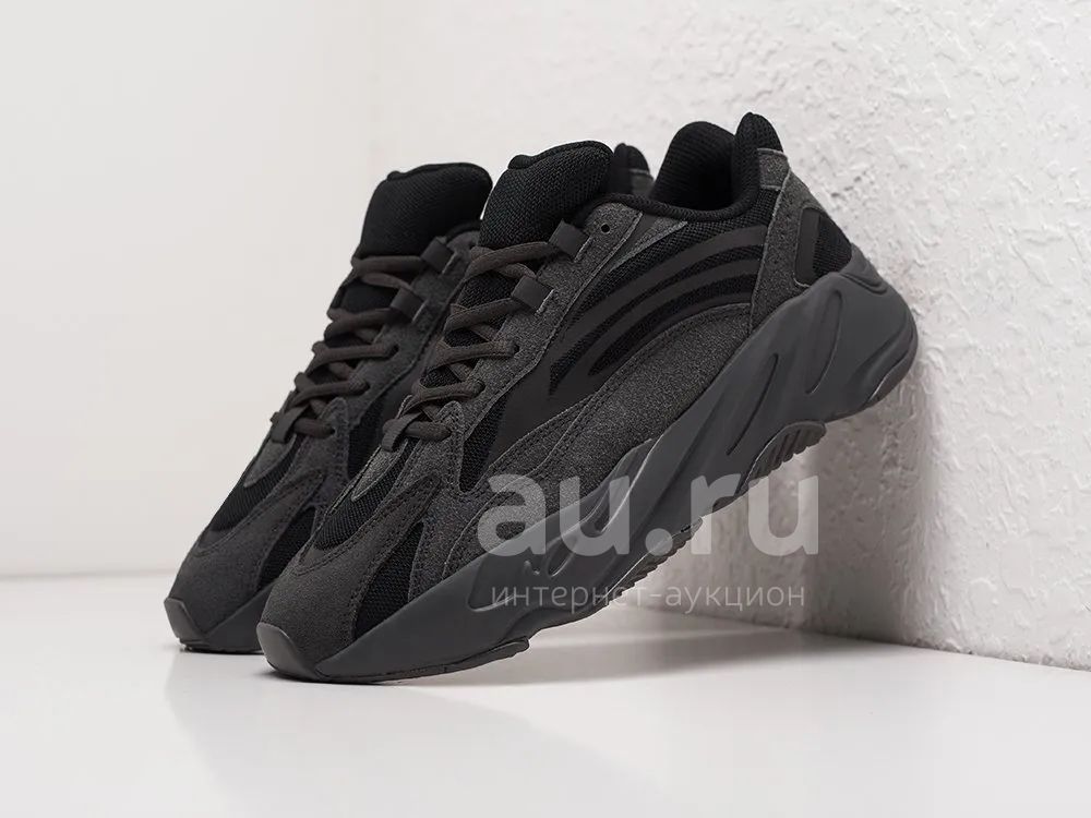 Yeezy 700 store triple black v2