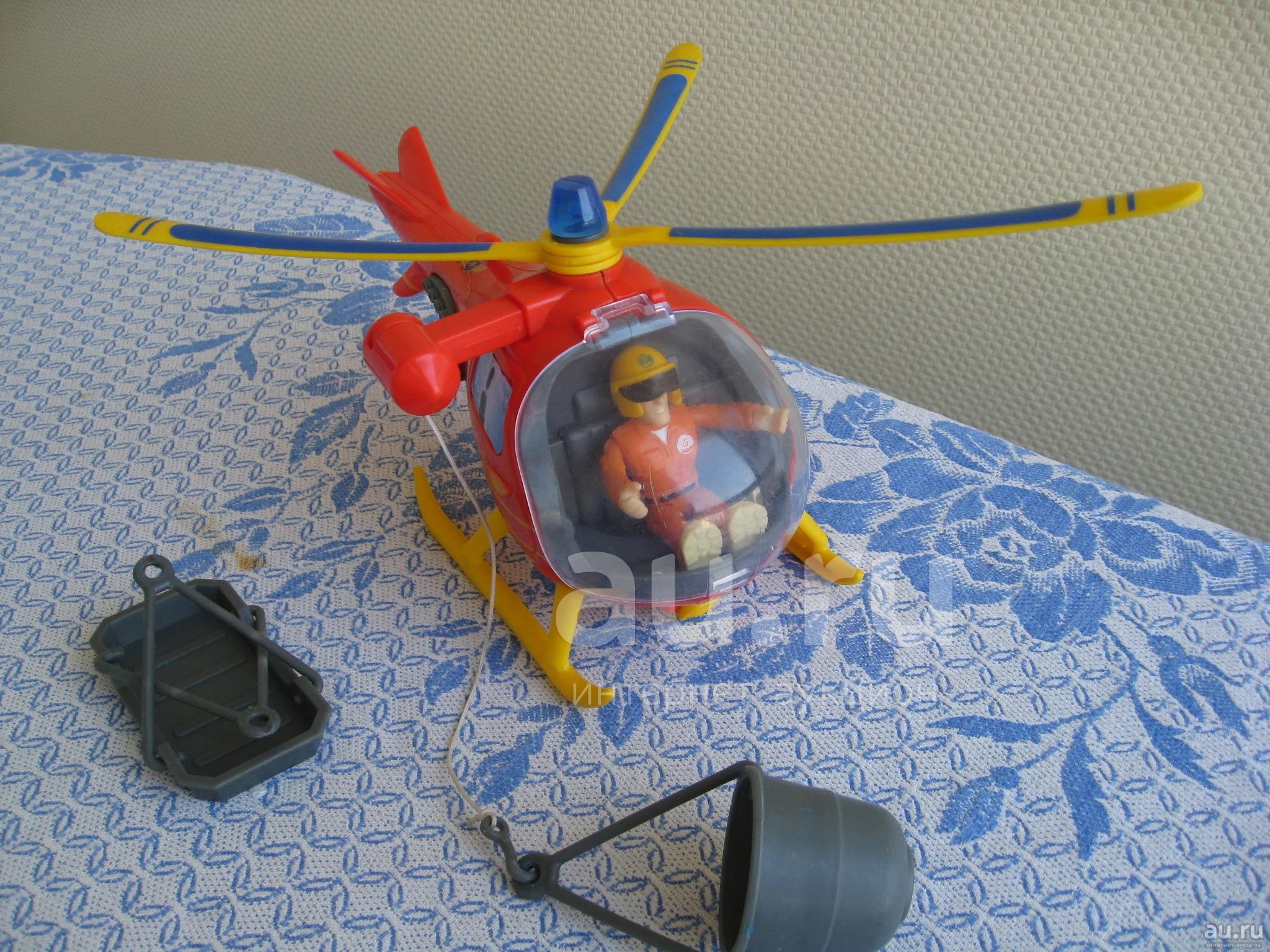   9251661      Helicopter with light and  sound effects            - Auru