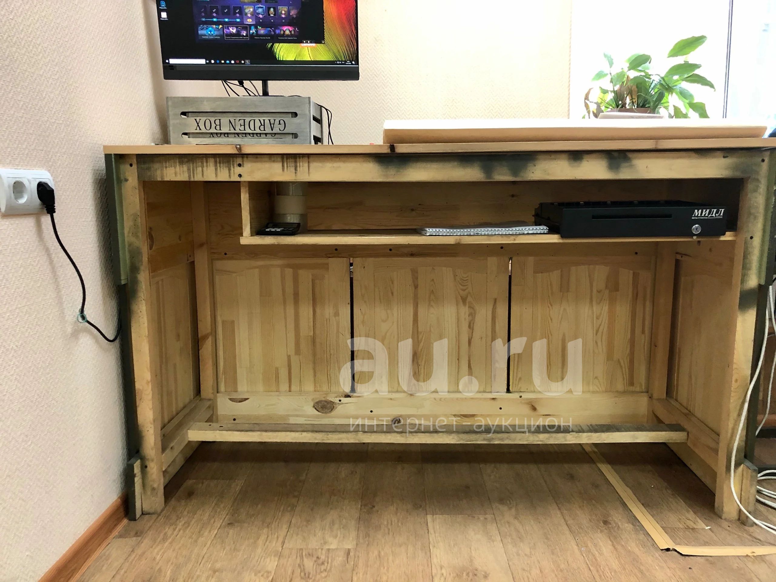 Стол администратора — купить в Красноярске. Состояние: Б/у ...