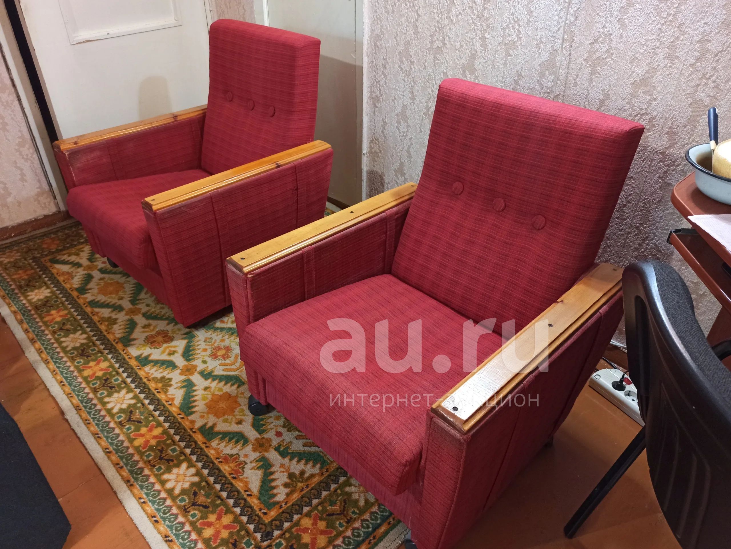 Советские кресла с деревянными подлокотниками