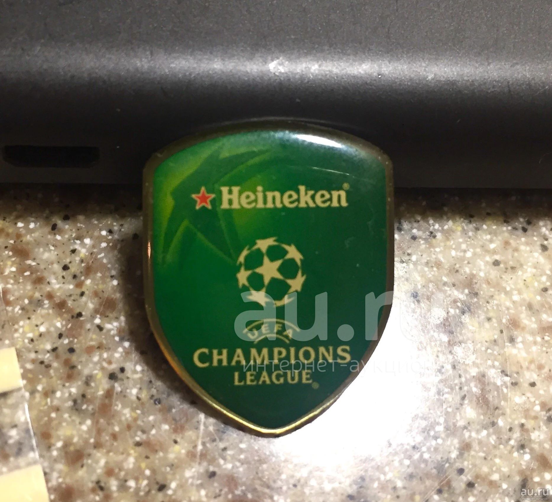 Значок. Логотип UEFA (Лиги чемпионов) и пива Heineken — купить в ...