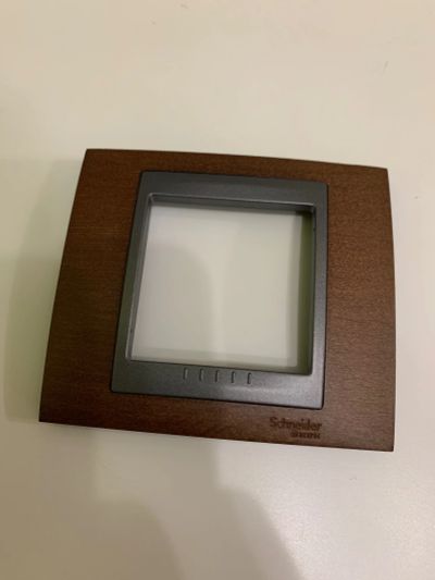 Лот: 18827485. Фото: 1. Рамки под выключатели Shneider... Электроустановочные изделия