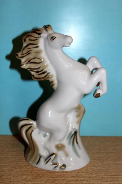 Лот: 7589219. Фото: 1. Фарфоровая статуэтка "Конь 2". Фарфор, керамика