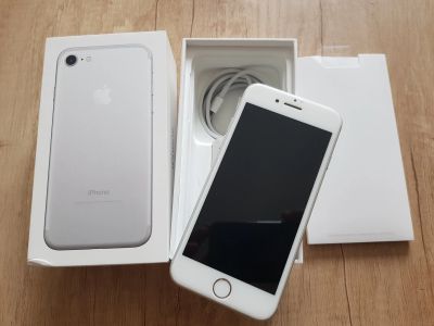 Лот: 12100960. Фото: 1. iPhone 7 silver 32 гб состояние... Смартфоны