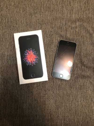 Лот: 15114223. Фото: 1. Iphone se 128gb. Смартфоны