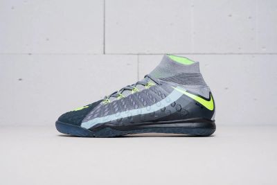 Лот: 11617655. Фото: 1. Футбольная обувь Nike HypervenomX... Кеды, кроссовки, слипоны