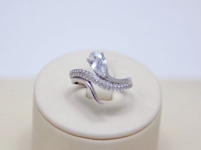 Лот: 14755697. Фото: 1. СЕРЕБРЯНОЕ КОЛЬЦО С ФИАНИТАМИ... Кольца, перстни