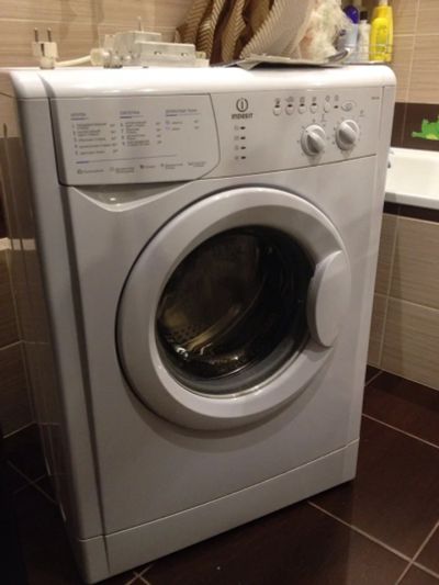 Лот: 5210479. Фото: 1. Стиральная машина Indesit WISL... Стиральные машины