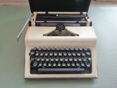 Лот: 25238845. Фото: 1. Печатная машинка. Любава. Другое (антиквариат)
