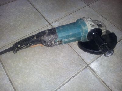 Лот: 4031898. Фото: 1. Продам шлифовальную машину Makita... Электроинструмент