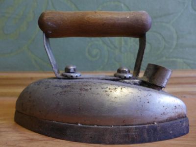 Лот: 4759960. Фото: 1. Утюг СССР, 2,8 кг, полностью исправный... Утюги, парогенераторы, отпариватели