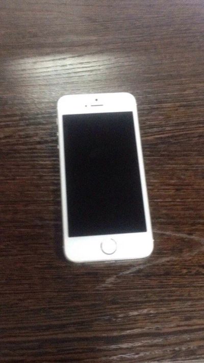 Лот: 10787808. Фото: 1. iPhone 5S в отличном состояний... Смартфоны
