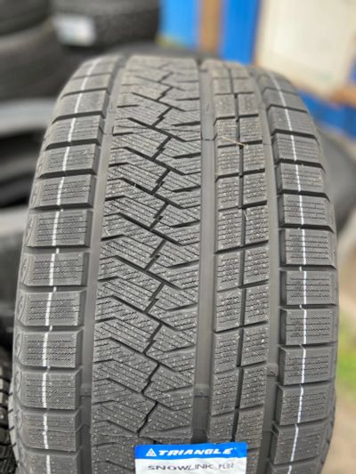 Лот: 25709530. Фото: 1. Зимняя резина 275/50 R-20 "Triangle... Шины