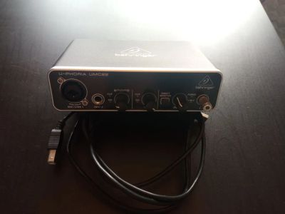 Лот: 24396083. Фото: 1. Behringer u-phoria umc22. Микшеры, предусилители, микрофонные эффекты