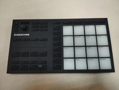 Лот: 24576230. Фото: 1. Native Instruments Maschine Mikro... MIDI-оборудование