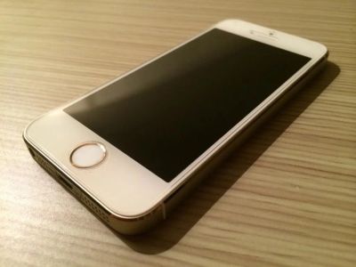 Лот: 8575973. Фото: 1. iPhone 5s 16GB Gold в идеальном... Смартфоны