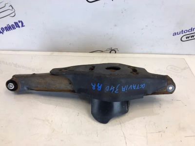 Лот: 21707928. Фото: 1. рычаг поперечный Skoda Octavia... Двигатель и элементы двигателя