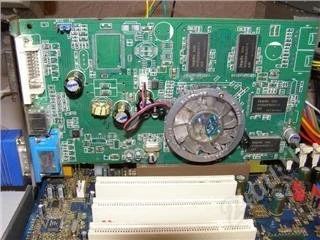 Лот: 60345. Фото: 1. AGP 4x/8x ATI Radeon 9600SE (RV350... Красноярск